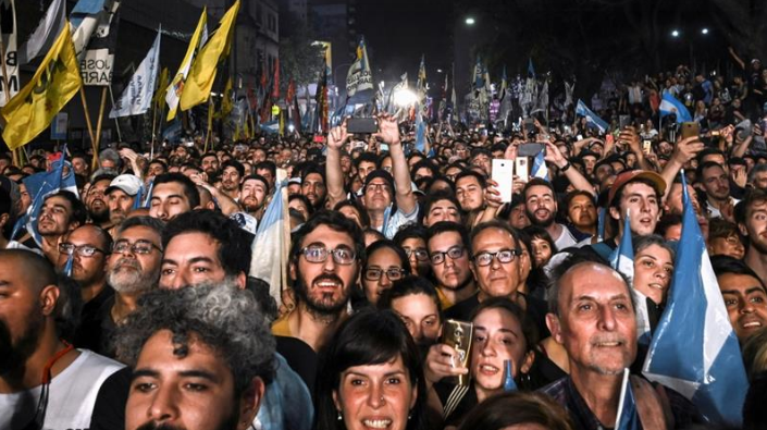 Facing economic crisis, Argentina picks Fernandez as president