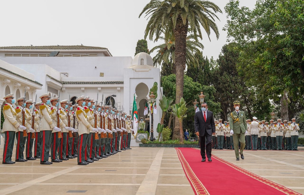 ጠቅላይ ሚኒስትር ዐቢይ አህመድ በአልጀርያ ፕሬዘዳንት አብዱልመጅድ ታቦ ይፋዊ አቀባበል ተደረገላቸው