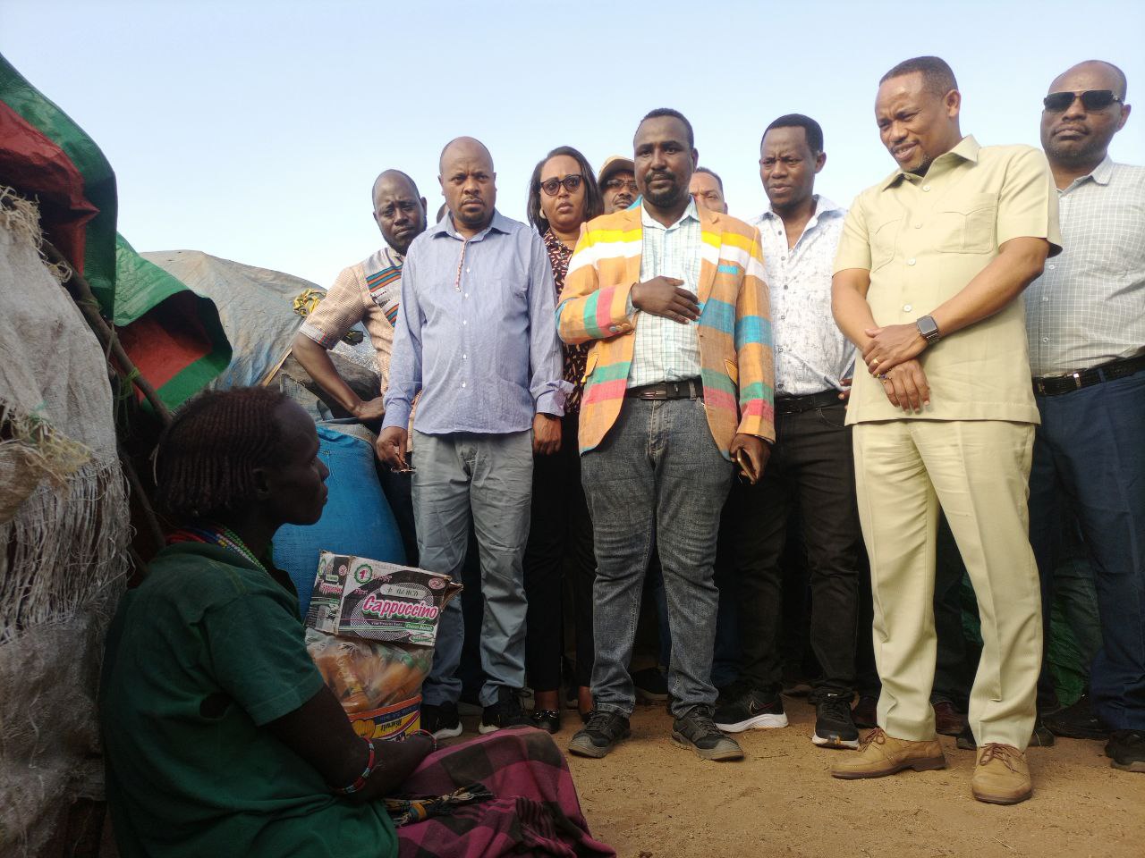አቶ ጥላሁን ከበደ በኦሞ ወንዝ ሙላት ምክንያት ጉዳት የደረሰባቸው ወገኖችን ጎበኙ