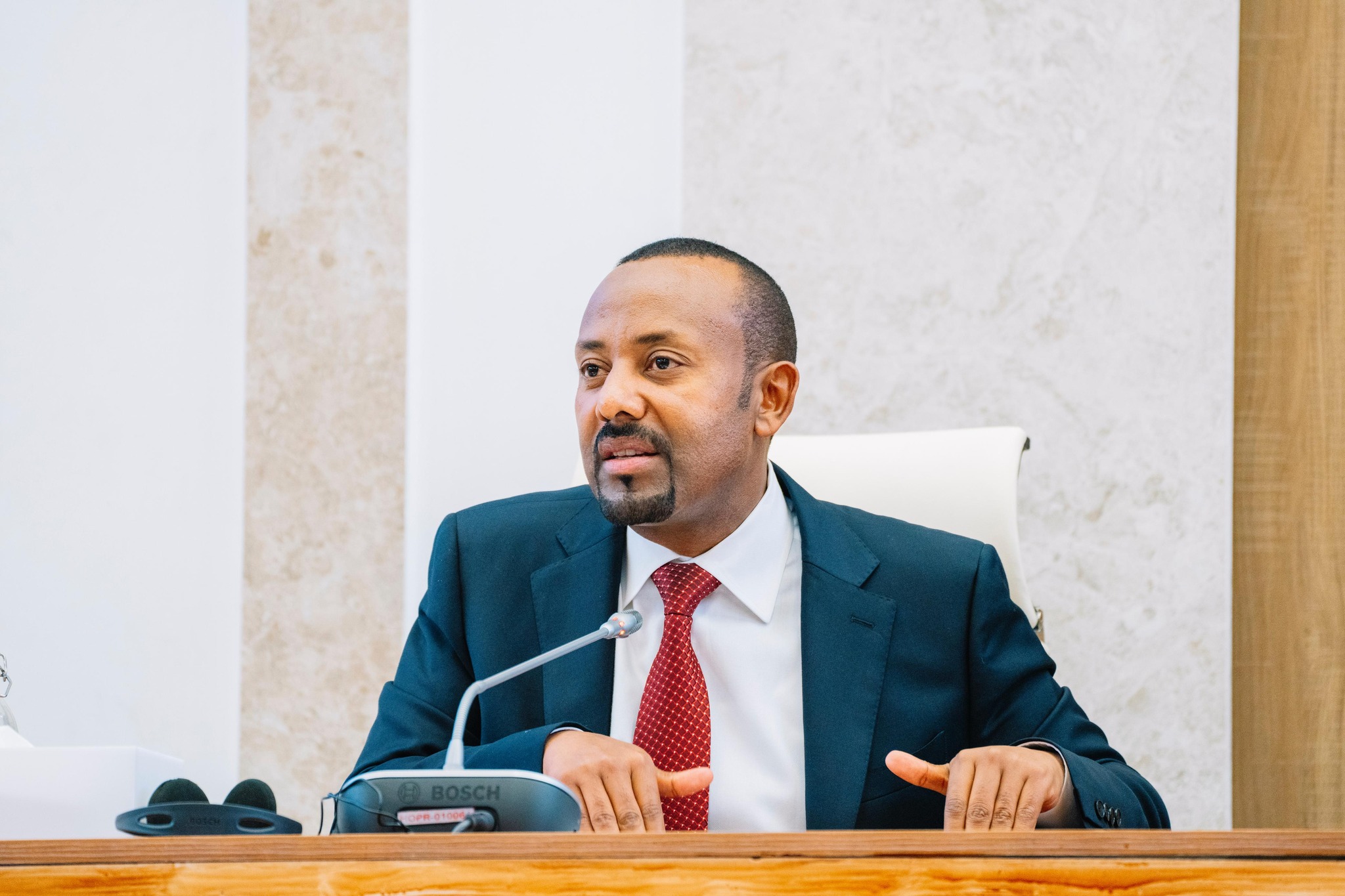 "ጫካን ለአራዊት በመተው ሃሳባችንን በፓርላማ እና በጠረጴዛ ዙሪያ መምከርና መሞገትን መልመድ አለብን" - ጠቅላይ ሚኒስትር ዐቢይ አሕመድ (ዶ/ር)
