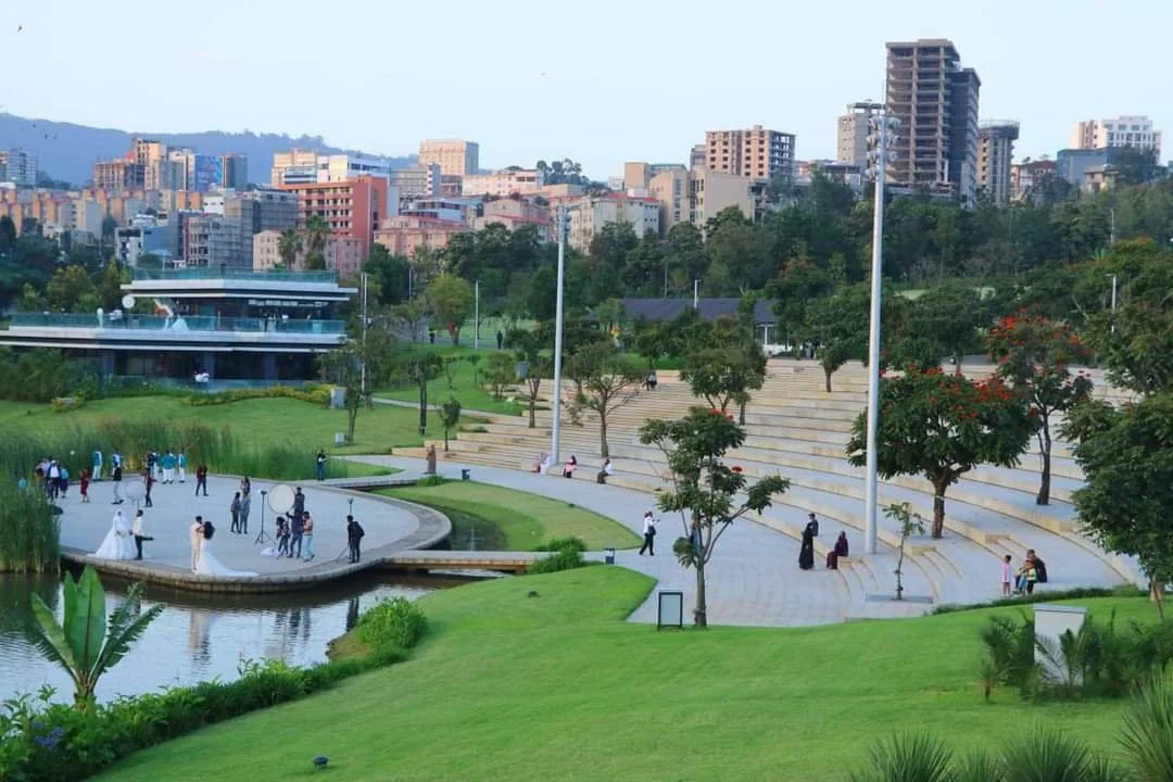 ከኮሪደር ልማቱ ጋር ተያይዞ ወንዞችን በማጽዳት ለነዋሪዎች ምቹ የማድረግ ስራ በስፋት  ተሰርቷል፦ የአዲስ አበባ ከተማ ውበትና አረንጓዴ ልማት ቢሮ