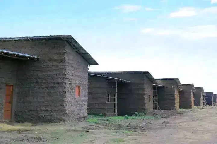 በወላይታ በመሬት መንሸራተት የተፈናቀሉ 100 ቤተሰቦች የተገነቡላቸውን ቤቶች ተረከቡ