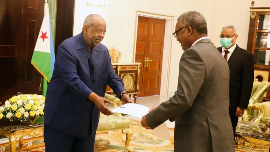 አምባሳደር ለገሰ ቱሉ (ዶ/ር) የሹመት ደብዳቤያቸውን ለፕሬዚዳንት ኢስማኤል ኡመር ጌሌህ አቀረቡ