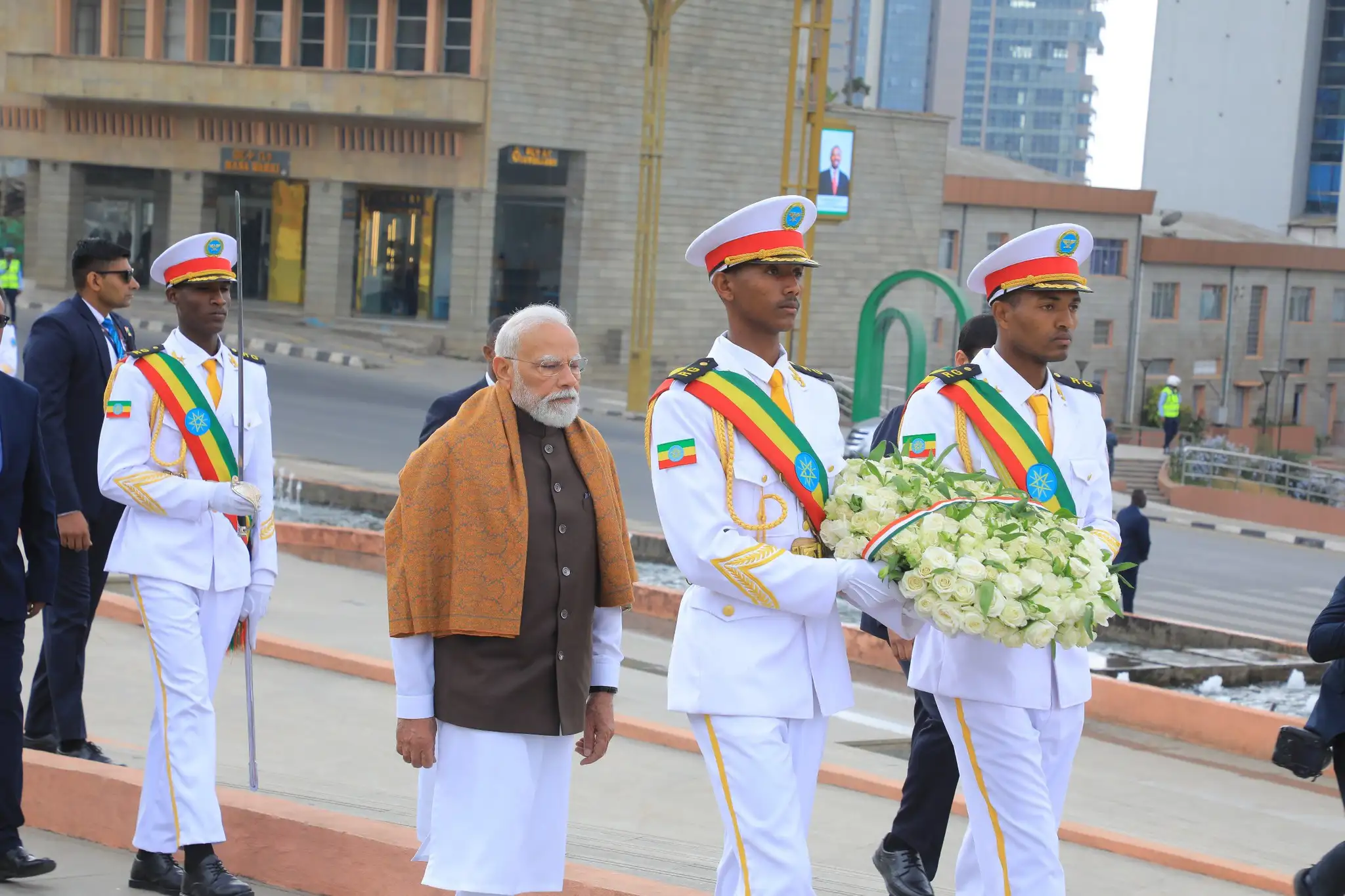 ጠቅላይ ሚኒስትር ናሬንድራ ሞዲ በዓድዋ ድል መታሰቢያ የአበባ ጉንጉን አኖሩ