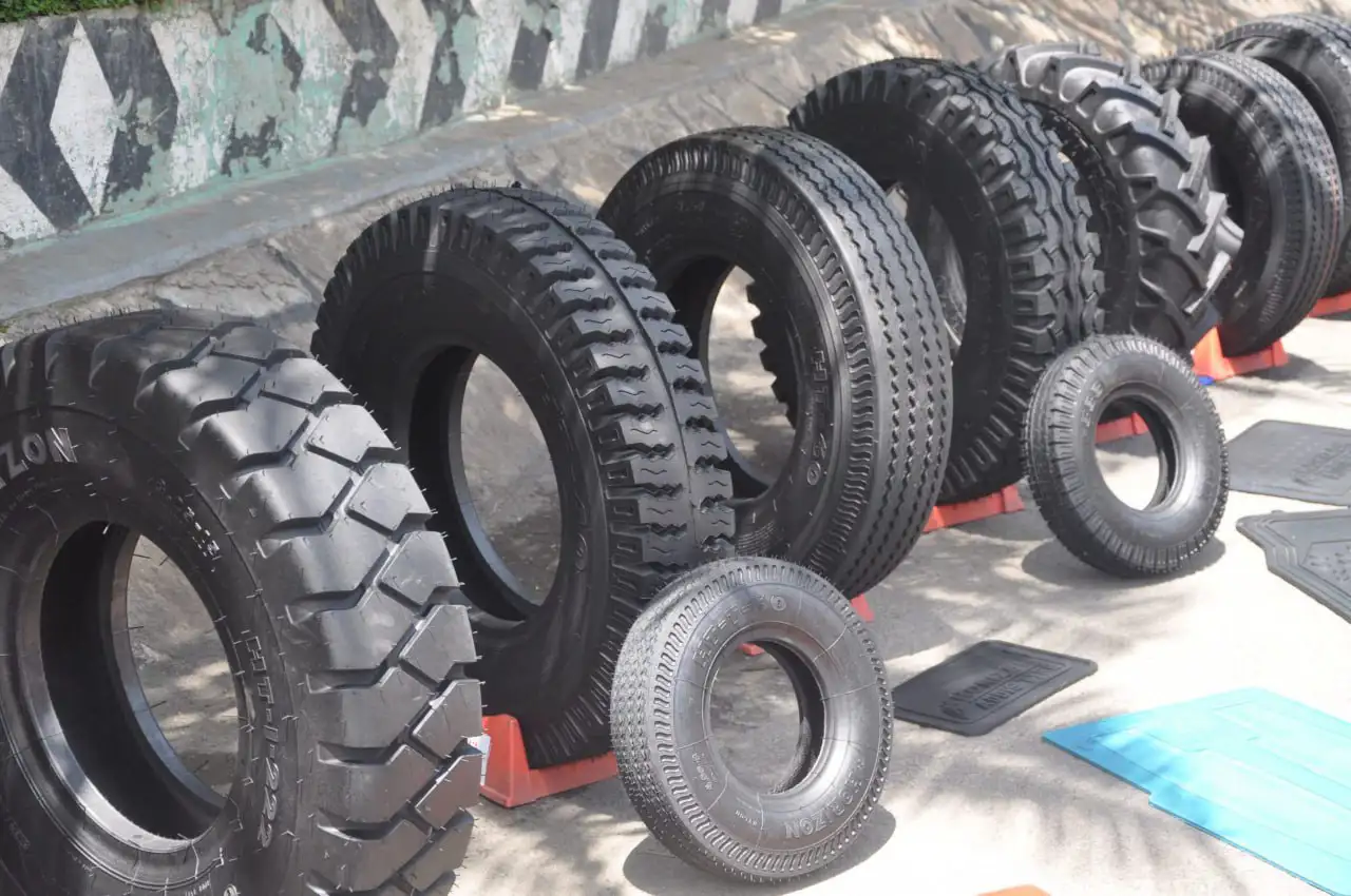 በ11 የተሽከርካሪ ጎማ ሱቆች፣ ያለደረሰኝ ሲሸጡ የተገኙ 15 ግለሰቦች በቁጥጥር ስር ዋሉ