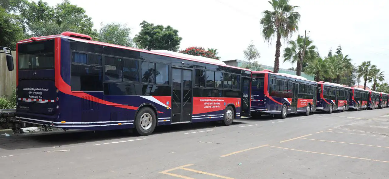 አዳማ ለከተማ ትራንስፖርት የሚውሉ 9 አውቶቢሶችን ተረከበች
