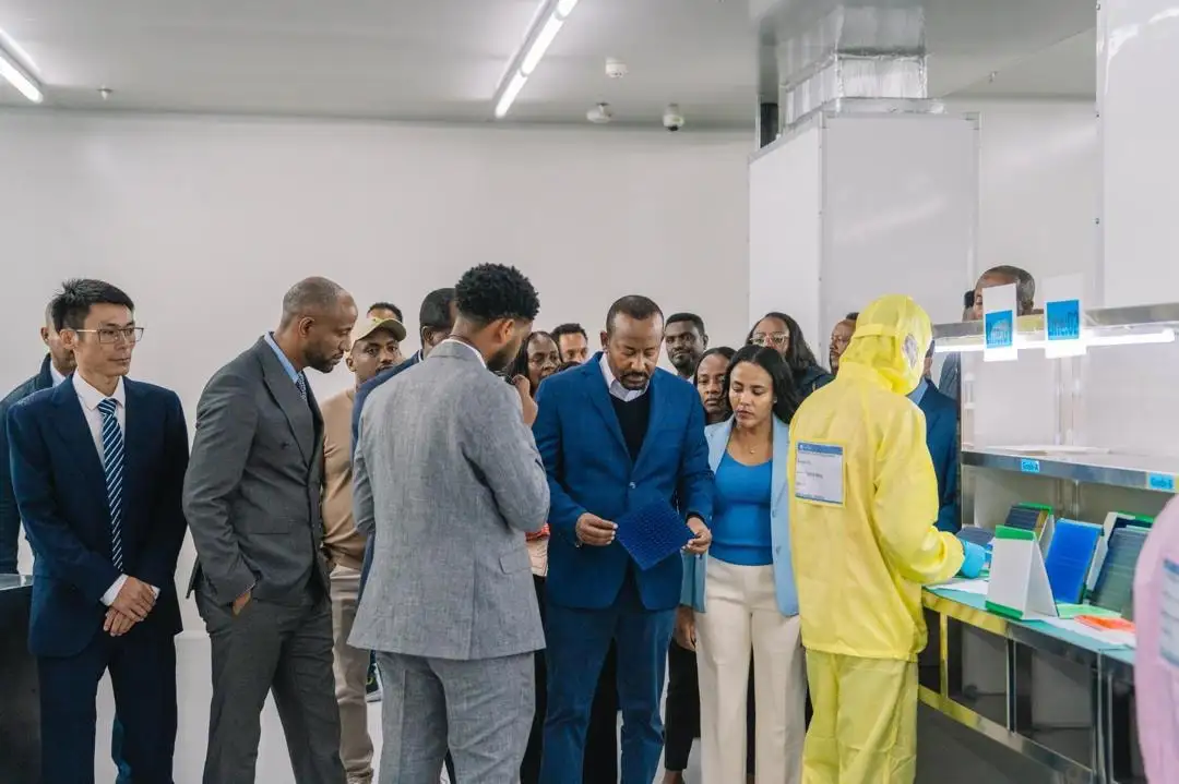 “የሐዋሳ ኢንደስትሪ ፓርክ ከፀሐይ ብርሃን ኃይል ማመንጪያዎችን እያመረተ በመመልከታችን ደስታ ተሰምቶናል” - ጠቅላይ ሚኒስትር ዐቢይ አሕመድ (ዶ/ር)