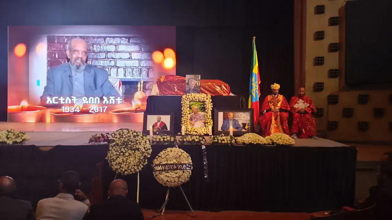 የአርቲስት ደበበ እሸቱ አስከሬን የክብር ሽኝት መርሐ ግብር እየተከናወነ ይገኛል 