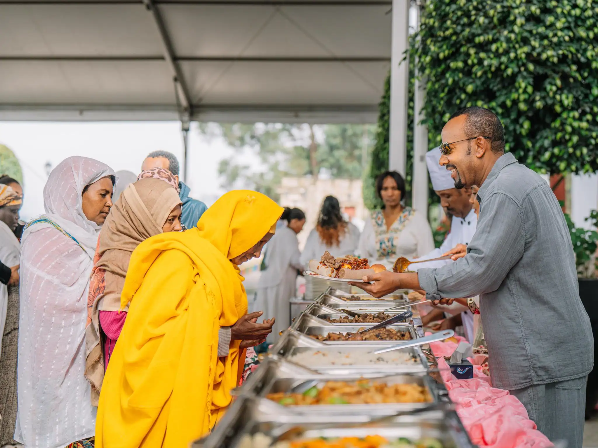 Prime Minister, First Lady Share New Year's Meal with Vulnerable Community Members