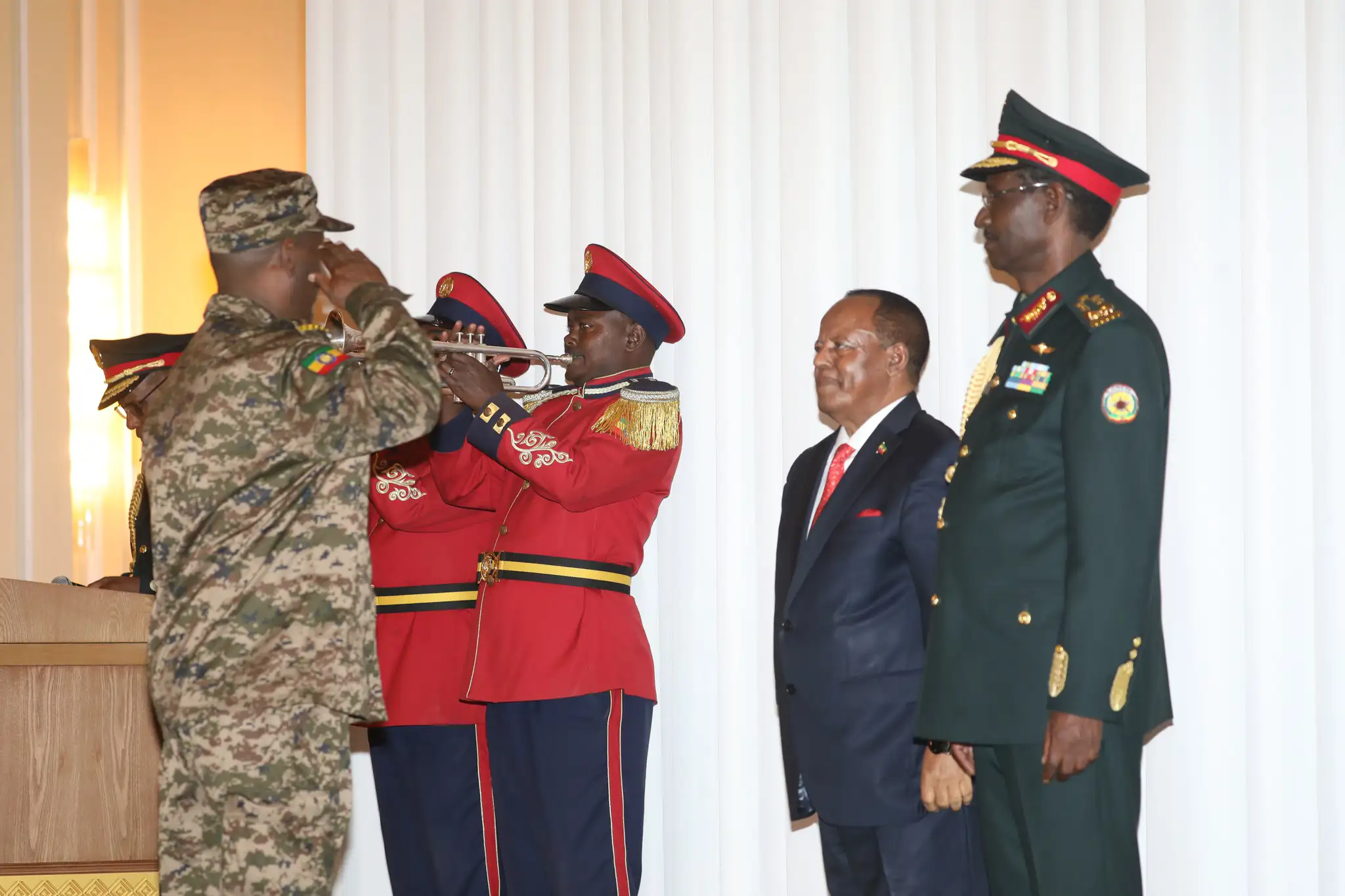 መከላከያን ወቅቱ ከደረሰበት ቴክኖሎጂ ጋር አስማምቶ የማይደፈር ላደረጉት አካላት ምስጋና ይገባል - ፕሬዚዳንት ታየ አፅቀ ሥላሴ