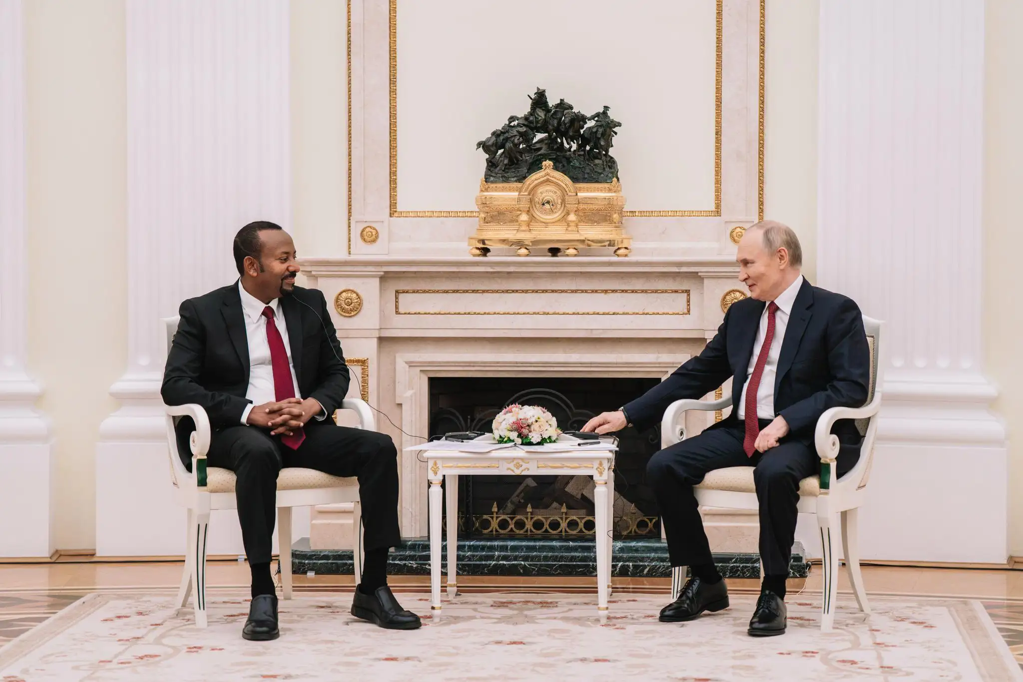 ጠቅላይ ሚኒስትር ዐቢይ አሕመድ (ዶ/ር) ከፕሬዝዳንት ቭላድሚር ፑቲን ጋር ተወያዩ