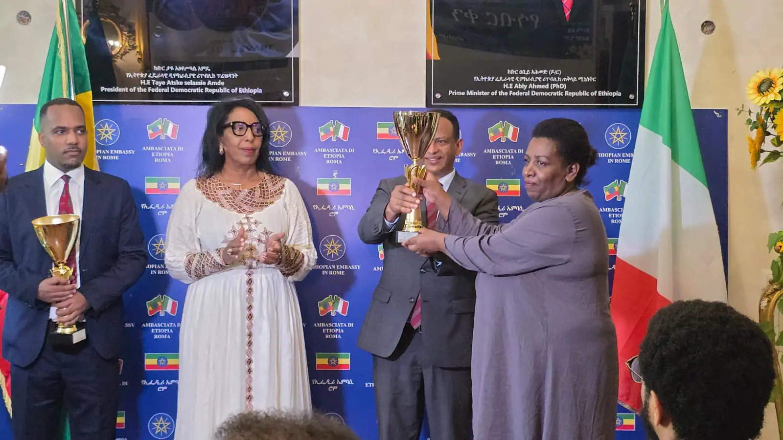 በኅብረት የምንቆመው ለኢትዮጵያ ሀገራችን ነው፦ አምባሳደር ደሚቱ ሃምቢሳ