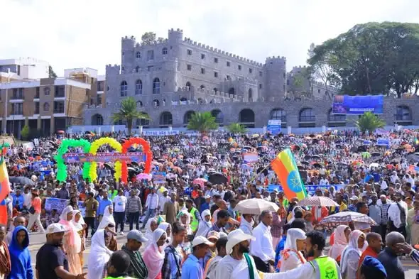 የጎንደር ከተማ ነዋሪዎች በነቂስ ወጥተው ለጀግናው የሀገር መከላከያ ሠራዊት ያላቸውን ድጋፍ ያሳዩበት ሰልፍ፦  (በምሥል )