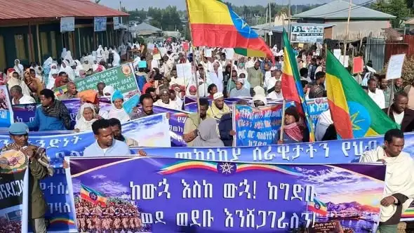 በአማራ ክልል በተለያዩ ከተሞች ለጀግናው የሀገር መከላከያ ሠራዊት ሕዝባዊ የድጋፍ ሰልፍ እየተደረገ ነው