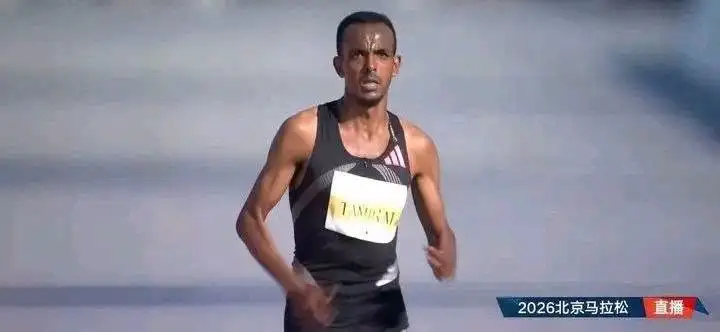 ታምራት ቶላ የቤጂንግ ማራቶን ክብረወሰን ሰብሮ ሲያሸንፍ አንቺንአሉ ደሴም ድሏን ደግማለች