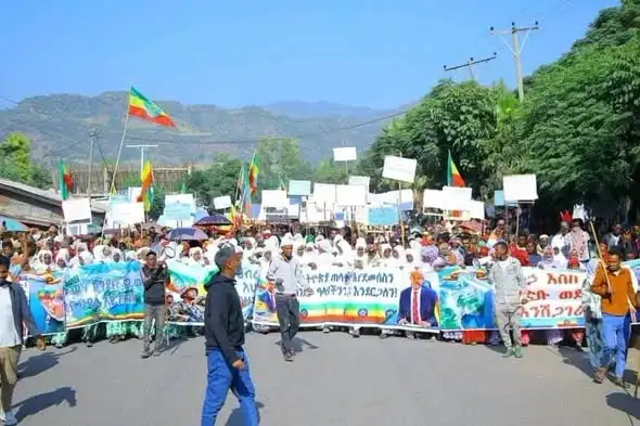 ለሀገር መከላከያ ሠራዊት ሕዝባዊ የድጋፍ ሰልፍ በተለያዩ የአማራ ክልል ከተሞች እየተካሄደ ነው