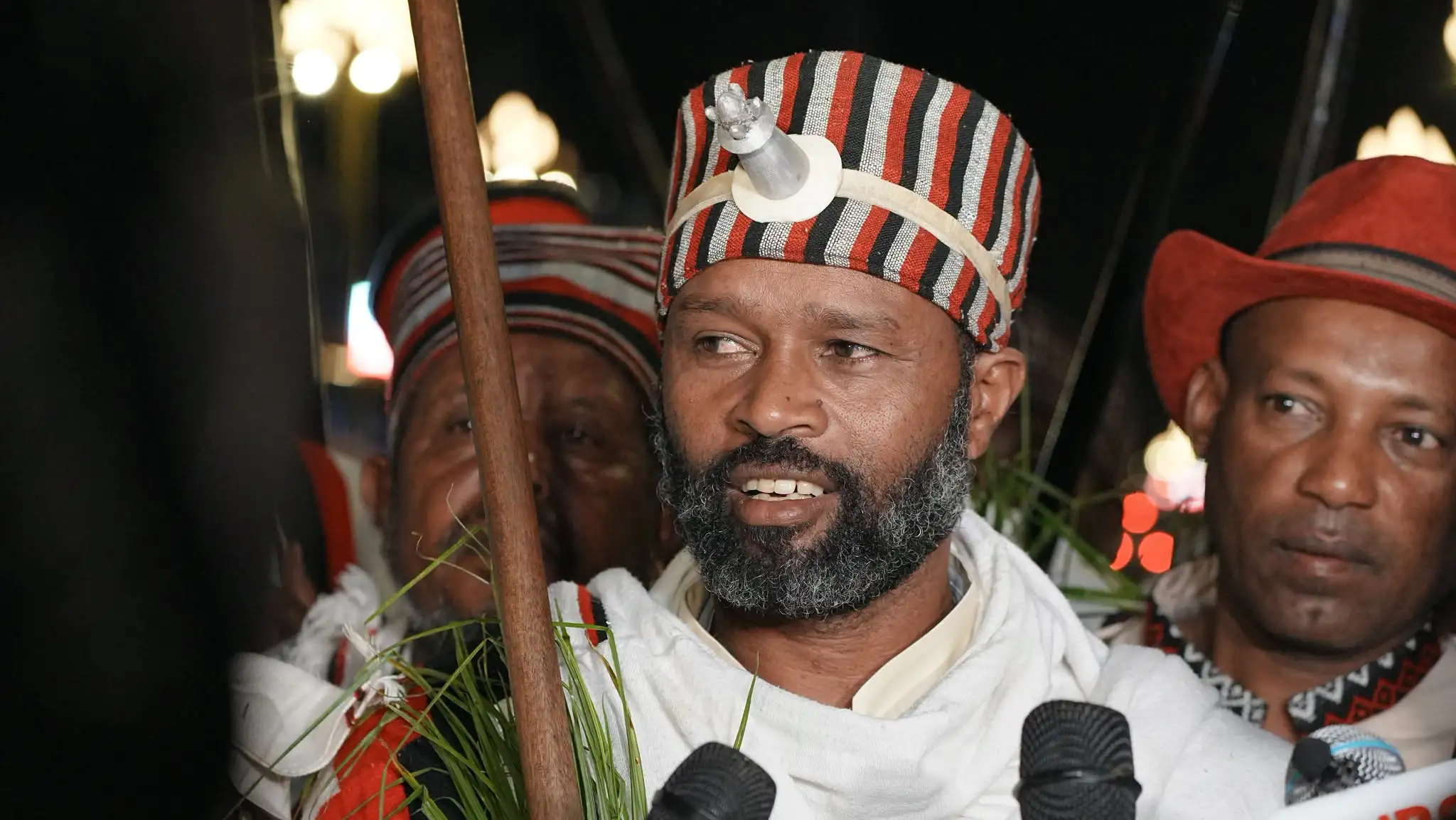 የኢሬቻ ሆረ ፊንፊኔ ታዳሚዎች ወደ መልካ ፊንፊኔ እያመሩ (በምሥል)  #ትልቅ_ሀገር! #ትልቅ_ሕዝብ! #ታላቅ_ርዕይ!