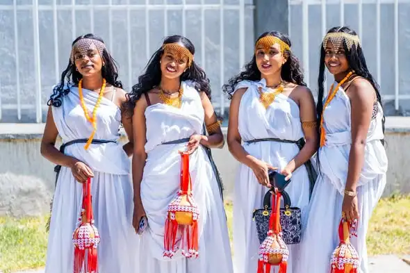 ለሆረ ሃርሰዴ ኢሬቻ እየተዘጋጀች ያለችው የቢሸፍቱ ከተማ ድባብ (በምስል)