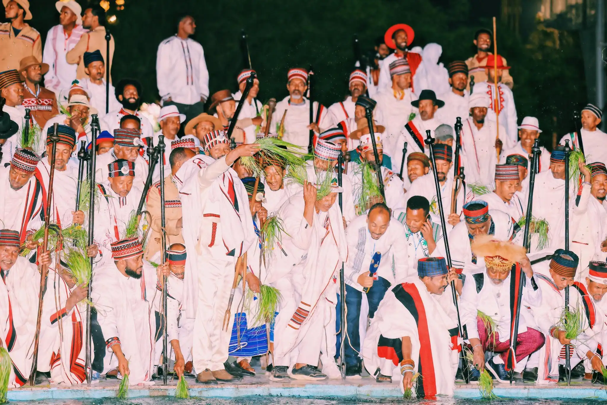 ኢሬቻ፦ ታላቁ የምስጋና፣ የፍቅር እና የይቅርታ መድረክ (በምሥል)  #ትልቅ_ሀገር! #ትልቅ_ሕዝብ! #ታላቅ_ርዕይ!
