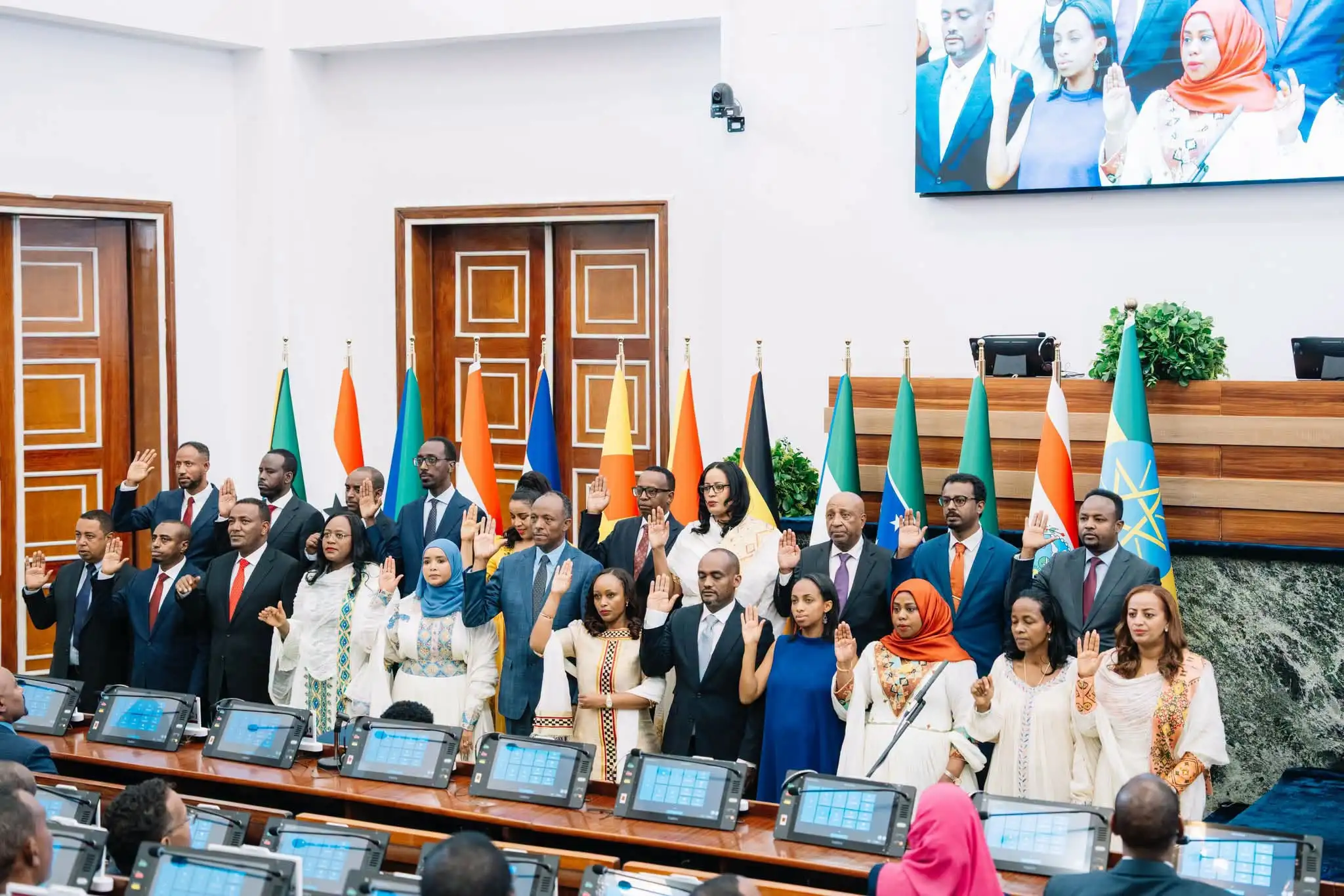 በ7ኛው የሕዝብ ተወካዮች ም/ቤት 1ኛ ዓመት የስራ ዘመን 1ኛ መደበኛ ስብሰባ ላይ የተሰየሙት የመደመር መንግሥት የሚኒስትሮች ምክር ቤት አባላት በይፋ ቃለ መሐላ ፈጽመዋል።