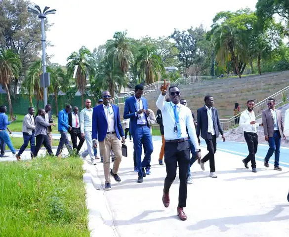 ከጎረቤት ሀገራት የመጡ የስፔሻሊቲ የሕክምና ተማሪዎች የአዲስ አበባን የልማት ጉዞ ጎበኙ