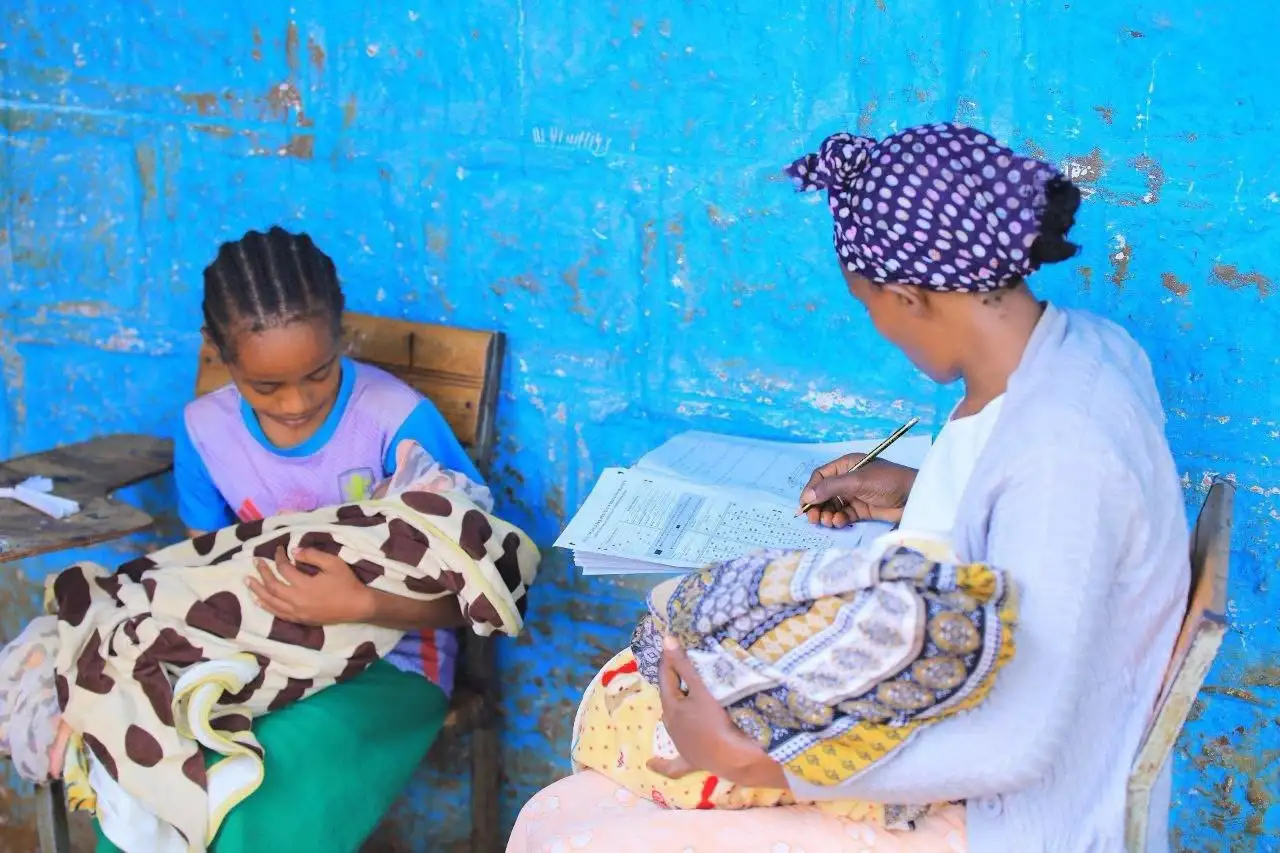 መንትያ ጨቅላዎቿን ይዛ የ8ኛ ክፍል ፈተናዋን የተፈተነችው እናት