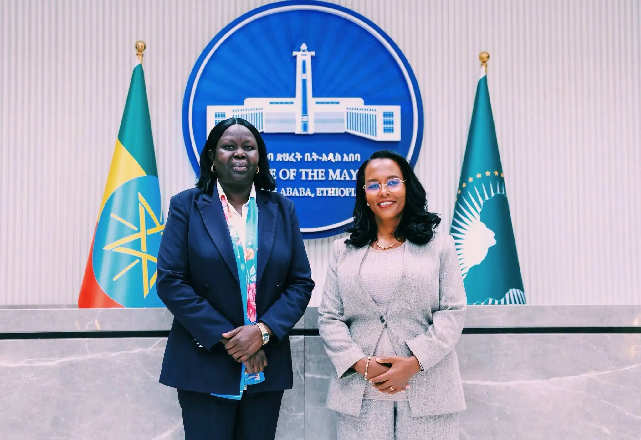 ከንቲባ አዳነች አቤቤ ከጋምቤላ ክልል ርዕሰ መስተዳድር ጋር ተወያዩ