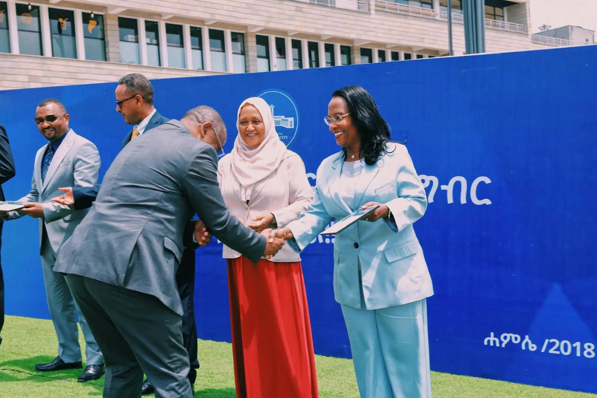 ከንቲባ አዳነች አቤቤ የላቀ ውጤት ላስመዘገቡ ተቋማት ዕውቅና ሰጡ