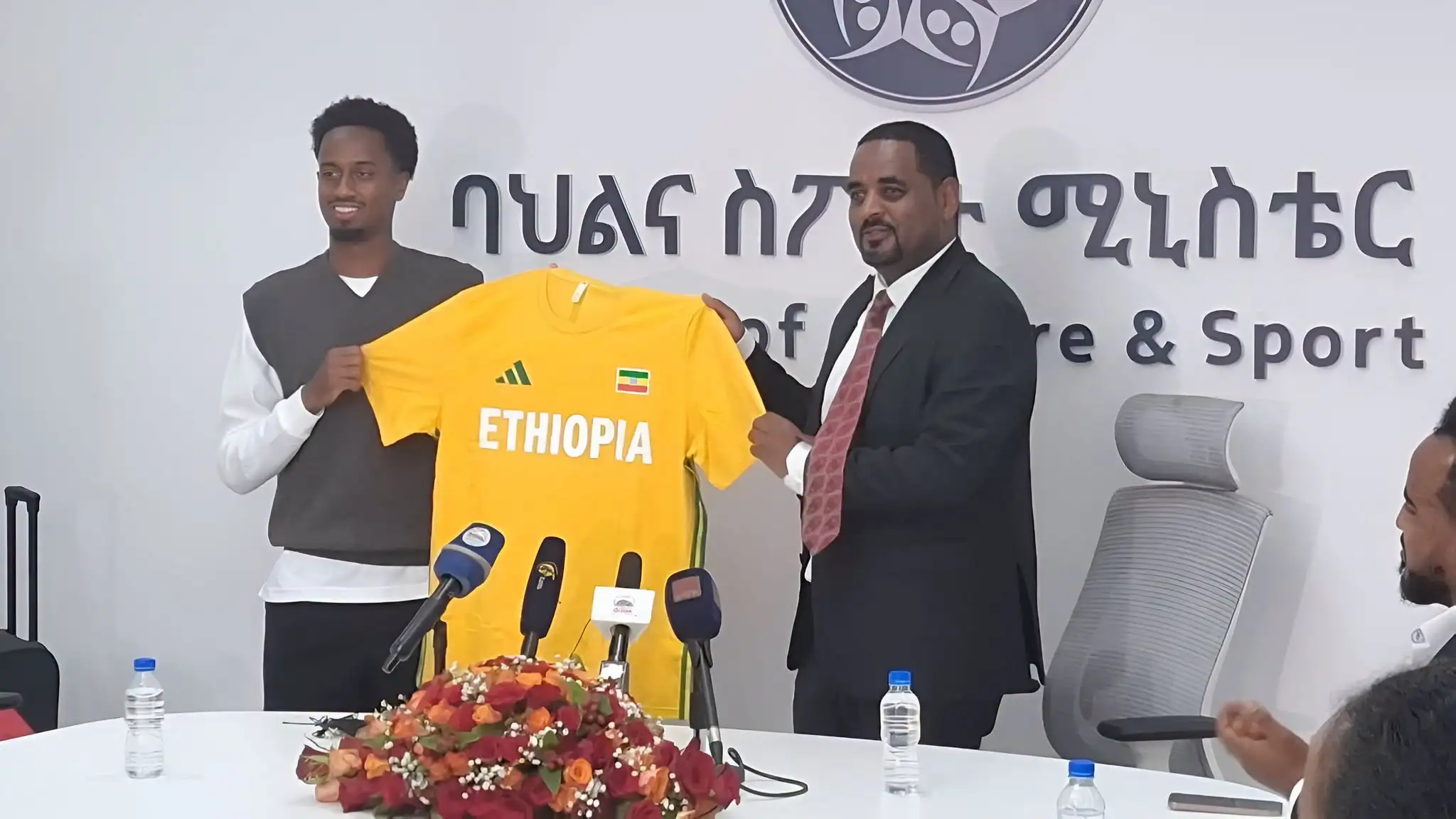 “መነሻዬም ታሪኬም ከዚህ ነው”፦ የካናዳው ኮከብ እና ትውልደ ኢትዮጵያውያው አሊ አህመድ ወደ እናት ሀገሩ መጣ