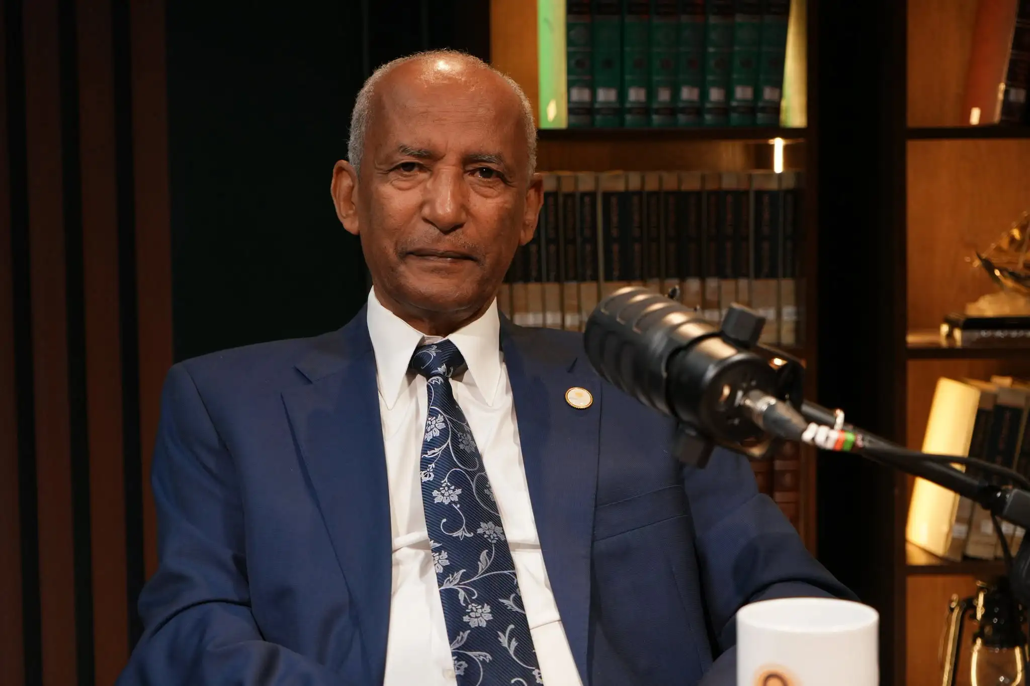 ከጥይት ድምጽ ይልቅ የጠረጴዛ ዙሪያ ምክክር፡ “መሳሪያዎቻችንን አስቀምጠን መመካከር ስንጀምር ከስህተታችን እንማራለን!”፦ ፕሮፌሰር መስፍን አርዓያ