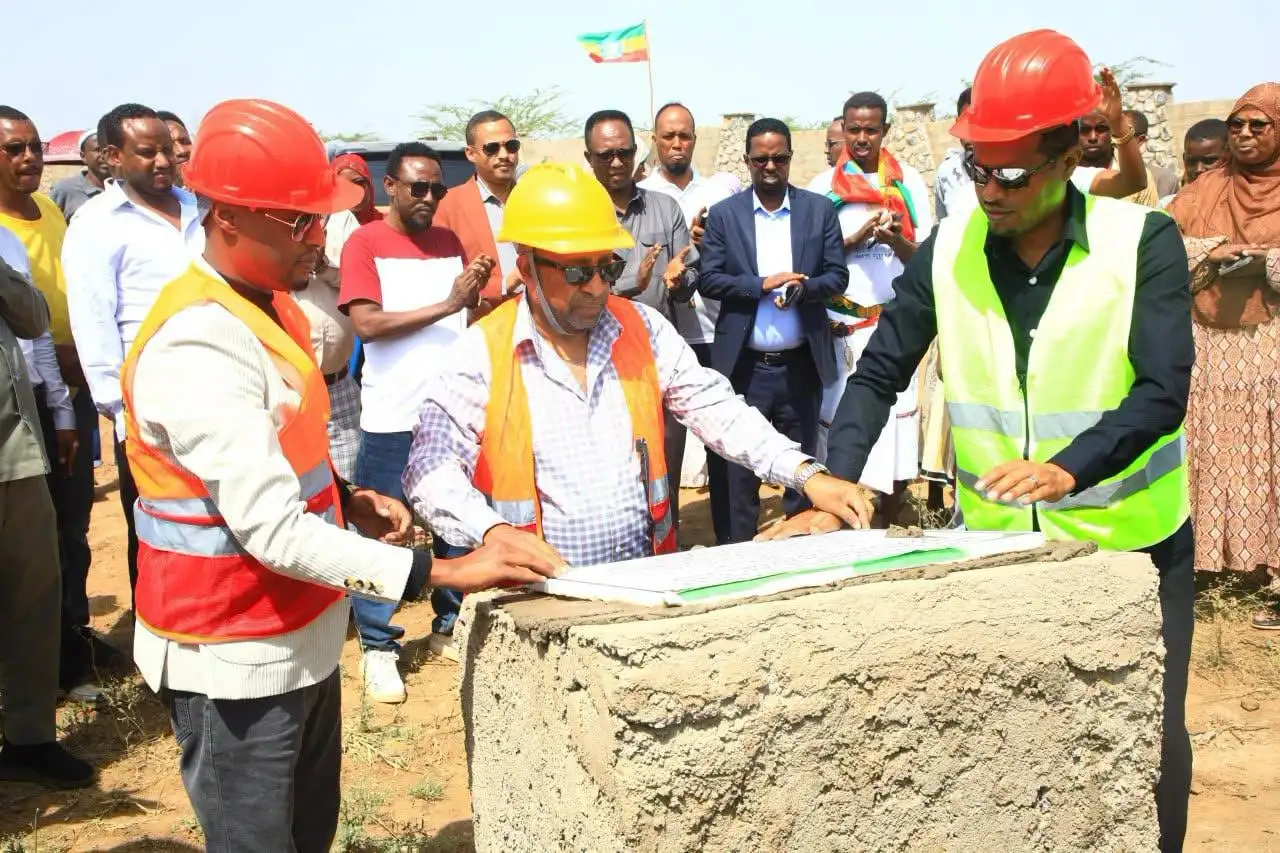 ጠቅላይ ሚኒስትር ዐቢይ አሕመድ (ዶ/ር) ለትምህርት ሚኒስትሩ ፕሮፌሰር ብርሃኑ ነጋ ምስጋና አቀረቡ
