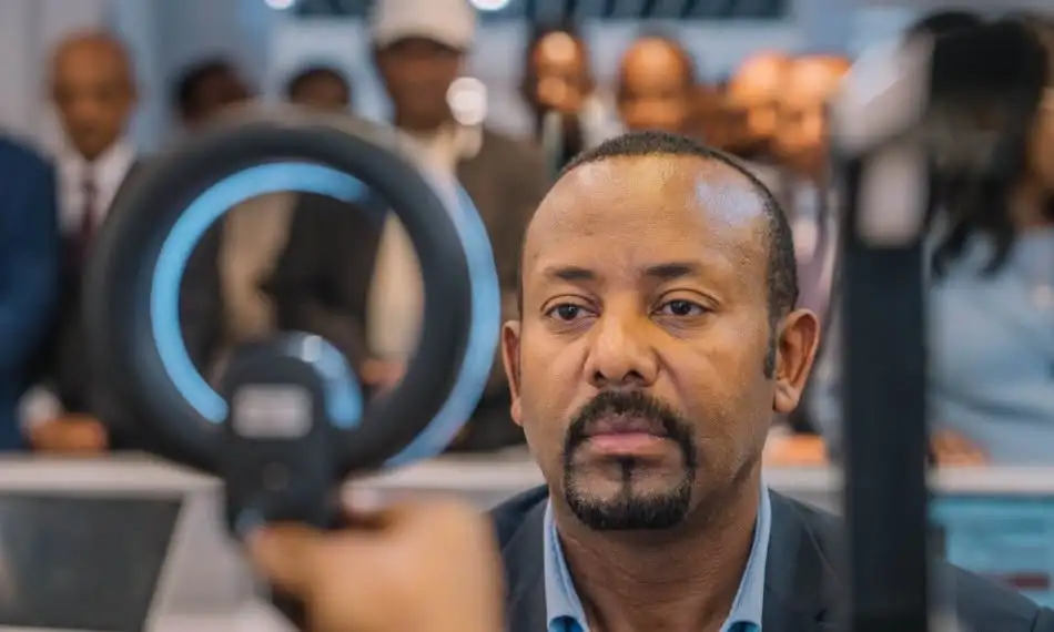 ከወረቀት ማህደር ወደ ስማርት አገልግሎት፡ ኢትዮጵያን እያዘመነ ያለው የዲጂታል ሽግግር