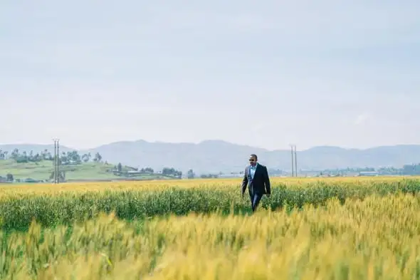 ከተመጽዋችነት ወደ ሉዓላዊነት