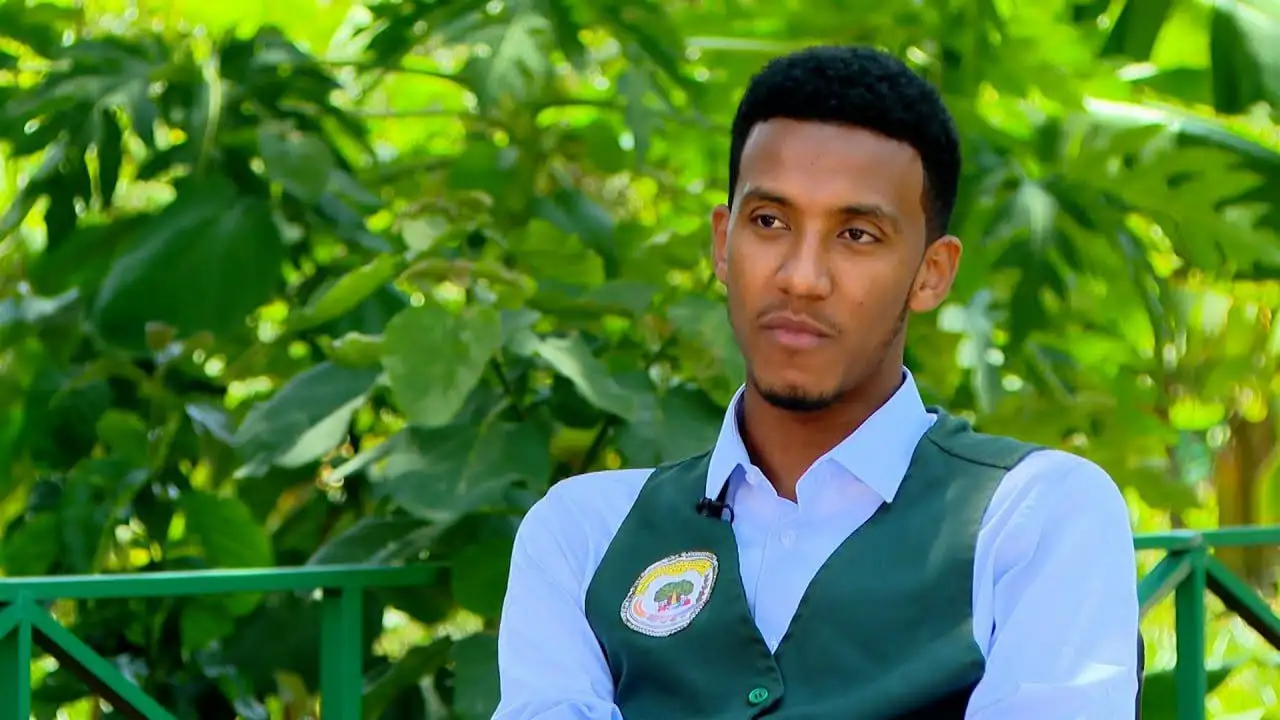 የ12ኛ ክፍል ሀገር አቀፍ ፈተናን 591.6 በማምጣት በኢትዮጵያ ቀዳሚ የሆነው ተማሪ ጃለል ግርማ