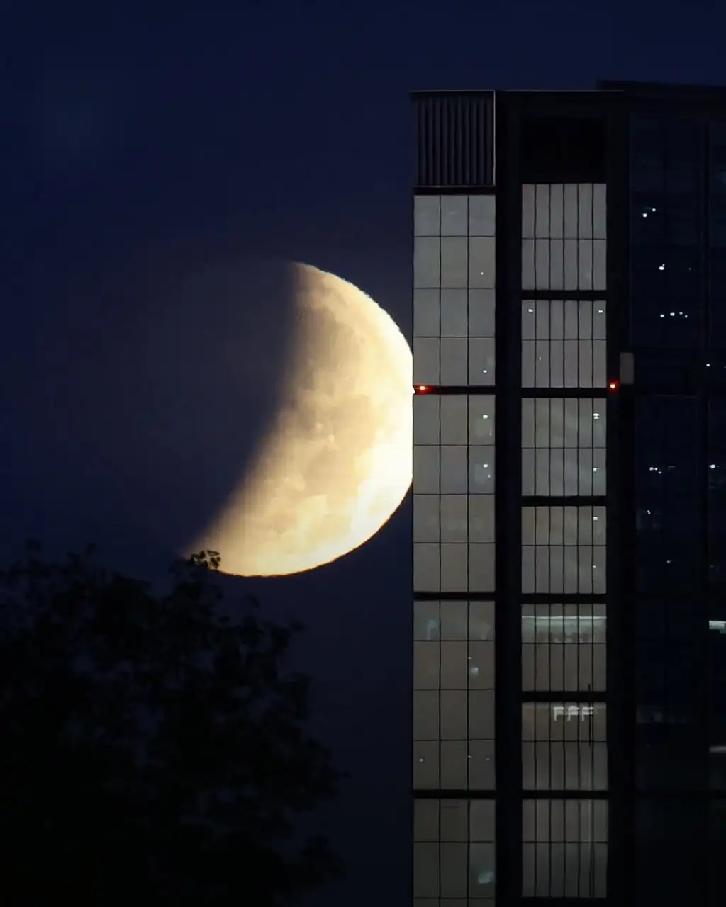 Ethiopian Skies Turn Crimson in Spectacular Blood Moon Eclipse