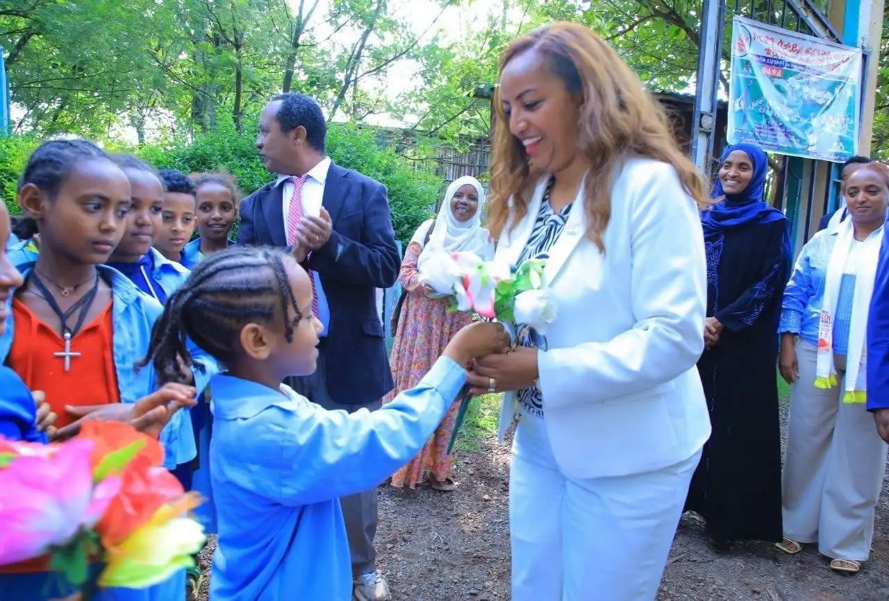 ዶ/ር መቅደስ ዳባ በባሕርዳር ከተማ የአረጋውያንን ቤትና የትምህርት ቤት ግንባታ አስጀመሩ