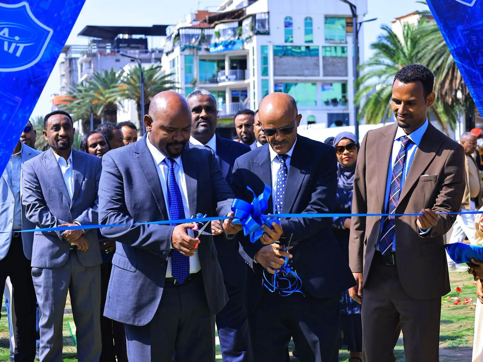 ርዕሰ መስተዳድር አረጋ ከበደ በአማራ ክልል የለሙ ከ35 በላይ ችግር ፈቺ ዲጂታል መተግበሪያዎችን መረቁ