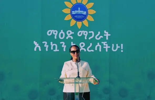 ከንቲባ አዳነች አቤቤ የኅብር ቀንን ምክንያት በማድረግ ማዕድ አጋሩ