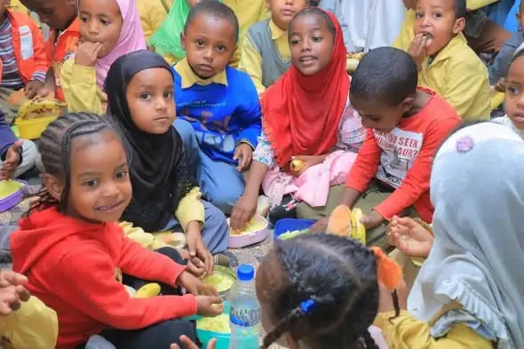 ከባዶ የምሳ ዕቃ እስከ ብሩህ ተስፋ፤ የአዲስ አበባ ከተማ የተማሪዎች ምገባ መርሐ ግብር ስኬት
